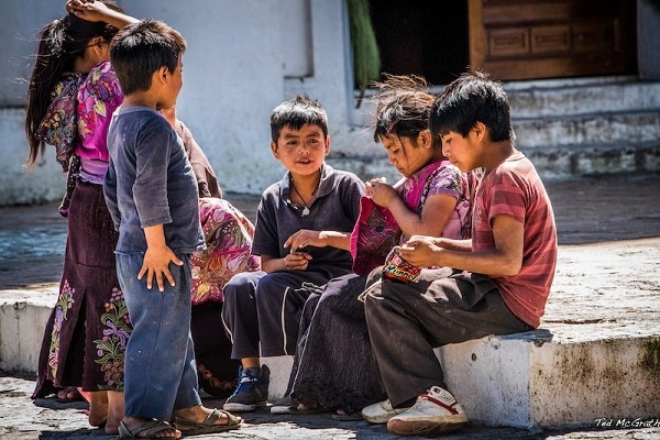 مددکاری اجتماعی با کودکان و جوامع بومی