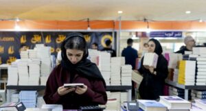 چرا مردم کتاب نمی‌خوانند؟