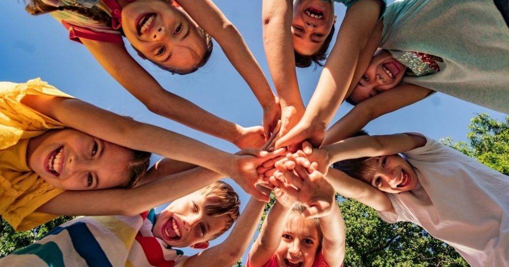 آموزش مهارت های اجتماعی به کودکان اوتیستیک و تاب آوری